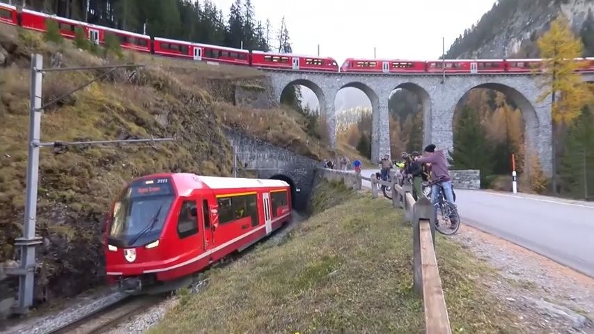 Video: Švýcaři vypravili nejdelší osobní vlak na světě